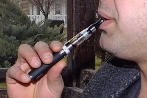 Elektronik sigaranın bir zararı daha &ccedil;ıktı!
