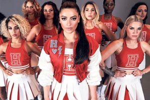 Hadise'yi Şampiyon i&ccedil;in kardeşi giydirdi
