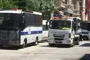 Taksim'de LGBT &ouml;nlemi