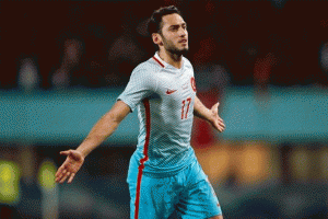 Hakan &Ccedil;alhanoğlu imzayı atıyor