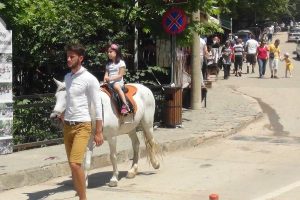 Bursa'da serinlemek isteyenler Saitabat Şelalesi'ne akın etti