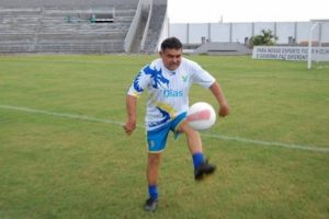 Yaşlı olduğu i&ccedil;in futboldan men edildi