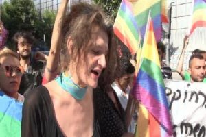 LGBT y&uuml;r&uuml;y&uuml;ş&uuml;nde 7 g&ouml;zaltı
