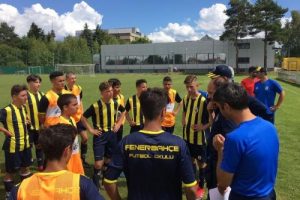 Fenerbah&ccedil;e Almanya'da 10 yetenekli futbolcu se&ccedil;ti