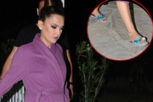 Demet Akalın 5 bin liralık terlik giydi