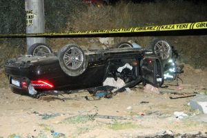 Aşırı hız ikizleri ayırdı: 1 &ouml;l&uuml;, 3 yaralı
