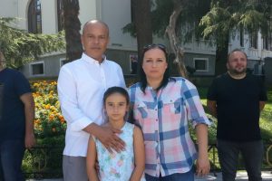 Bursa'da &ccedil;ocuğunun g&ouml;z&uuml; &ouml;n&uuml;nde darp edilen baba adalet bekliyor