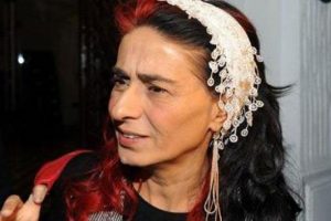 Yıldız Tilbe, &Ccedil;eşme'de karakolluk oldu