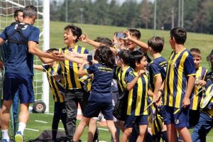 Fenerbah&ccedil;e'ye s&uuml;rpriz ziyaret