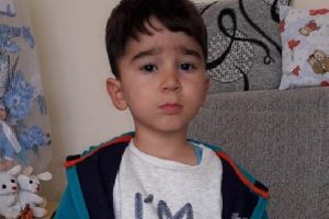 Kuzeni tarafından vurulan minik &ccedil;ocuk yaşama d&ouml;nd&uuml;r&uuml;ld&uuml;