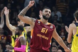 Galatasaray'da yeni kaptan G&ouml;ksenin