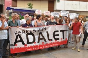 Adalet n&ouml;beti tutuklu gazeteciler i&ccedil;in tutuldu