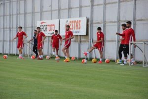 Sivasspor yeni sezona &ccedil;ift antrenmanla hazırlanıyor