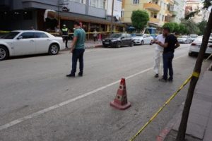 Cadde ortasında silahlı kavga: 2 yaralı