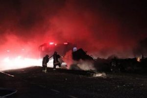 TIR ile &ccedil;arpışan LPG tankeri patladı: 3 &ouml;l&uuml;