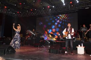 Bursa'da muhteşem konserle 90'lara yolculuk