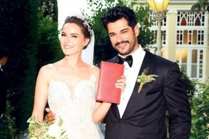 Burak &Ouml;z&ccedil;ivit'ten yeni balayı pozu