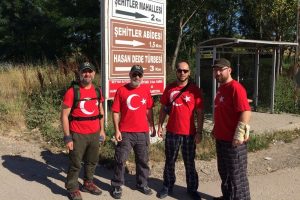 Bursa'da şehitler i&ccedil;in 9 saat y&uuml;r&uuml;d&uuml;ler