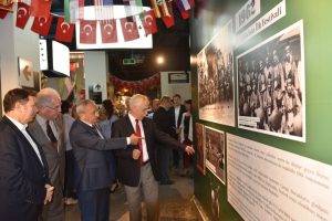 Bursa'da 'Festivalde 55 yıl' sergi ile ta&ccedil;landı