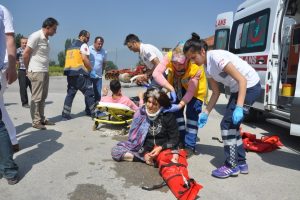 Bursa'da ana oğul aynı motosiklette yaralandı