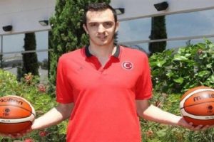 Pınar Karşıyaka Metin'i bitiriyor