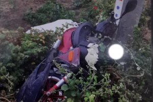 Bursa'da elektrik direğine &ccedil;arpan motosiklet s&uuml;r&uuml;c&uuml;s&uuml; hayatını kaybetti