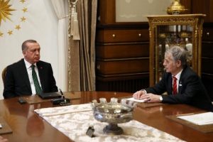 Kırım Tatar T&uuml;rklerinin lideri  Abd&uuml;lcemil Kırımoğlu Beştepe'de