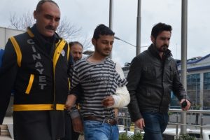 Bursa'da gasp ettiği ara&ccedil;la k&ouml;fteciye dalan katil zanlısının akli dengesi araştırılacak