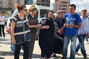 Bursa'da şehidin ailesi g&ouml;zyaşlarına boğuldu