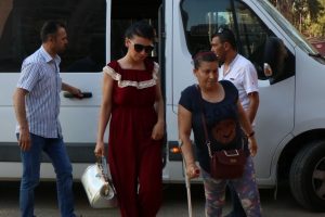 Engelli falcıdan gazetecilere 'terbiyenizi takının' tepkisi