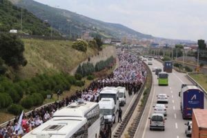 Adalet Y&uuml;r&uuml;y&uuml;ş&uuml;'nde g&uuml;venlik i&ccedil;in yol kapatıldı