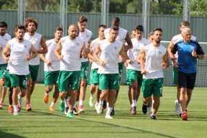 Bursaspor teknik direkt&ouml;r&uuml; Le Guen: "Arkadaşlarınıza hile yapmayın"