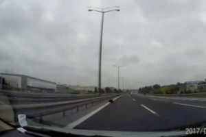 Jant kapağı fırladı, faciadan d&ouml;n&uuml;ld&uuml;