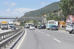 İhbar &uuml;zerine ilk kez trafik tamamen kapatıldı