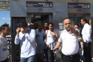 Taksim Meydanı'nda asans&ouml;rde mahsur kaldılar