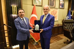 B&uuml;y&uuml;kşehir Belediye Başkanı Altepe'den Şahin'e tebrik