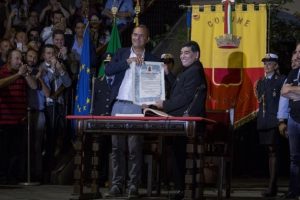 Maradona'ya Napoli'den 'fahri vatandaşlık'