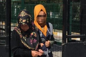 Eşini uyurken bacağından vuran 4 &ccedil;ocuk annesi tutuklandı