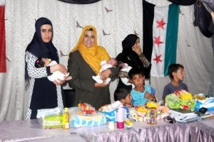 3 oğlu bulunan Suriyeli &ccedil;iftin &uuml;&ccedil;&uuml;zleri doğdu