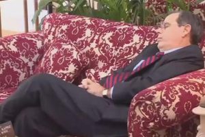 ABD'li diplomat kritik g&ouml;r&uuml;şmede mışıl mışıl uyudu!