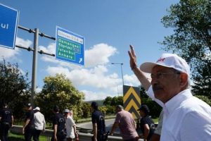 Kılı&ccedil;daroğlu'na nazar boncuğu bileklik