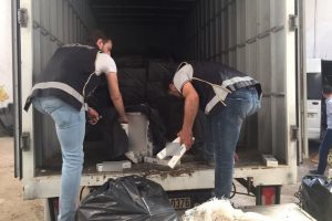 İzmir'de sigara ka&ccedil;ak&ccedil;ılarına b&uuml;y&uuml;k darbe