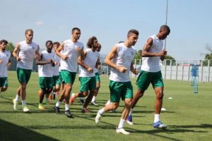 Bursaspor yarım kadro &ccedil;alıştı