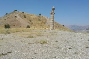 2 bin yıllık heykeli kırdılar