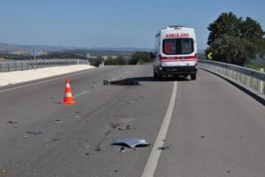 Kamyonetinin brandasını bağlarken feci &ouml;l&uuml;m