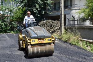 Bursa İznik Belediye Başkanı Sargın asfalt d&ouml;kt&uuml;