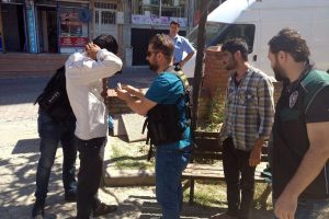 İstanbul Bah&ccedil;elievler'de narkotik denetimi