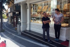 Otomobilden 5 kilo altın &ccedil;alarak kayıplara karıştılar