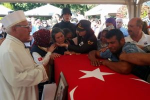 Şehit uzman &ccedil;avuş kuzeniyle aynı kaderi paylaştı