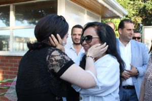 T&uuml;rkan Şoray i&ccedil;in g&ouml;zyaşlarına boğuldu